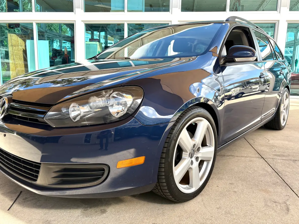 Vehicle photo 12