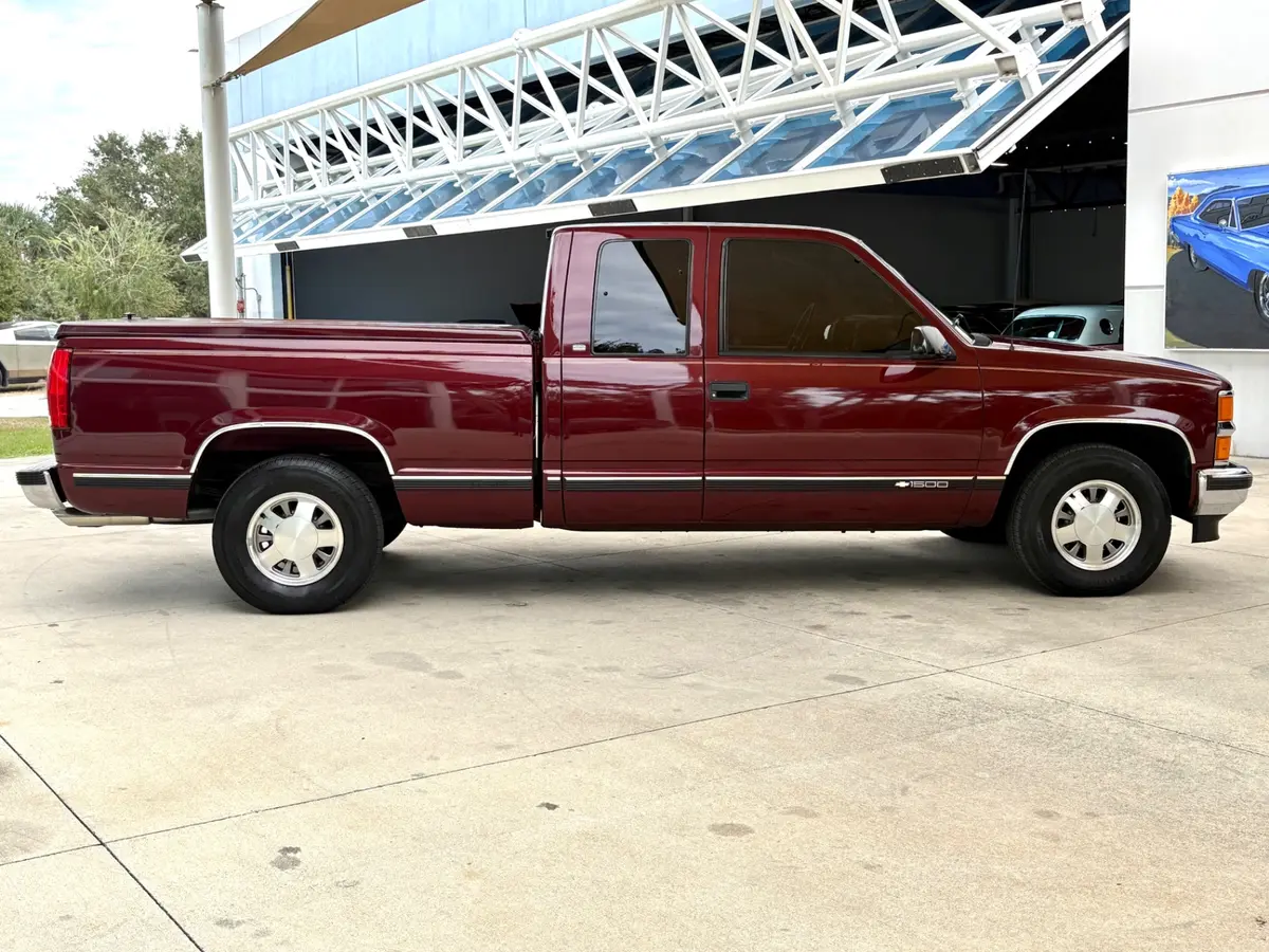 Vehicle photo 5