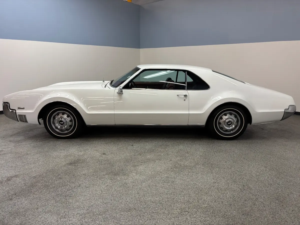 Vehicle photo 4