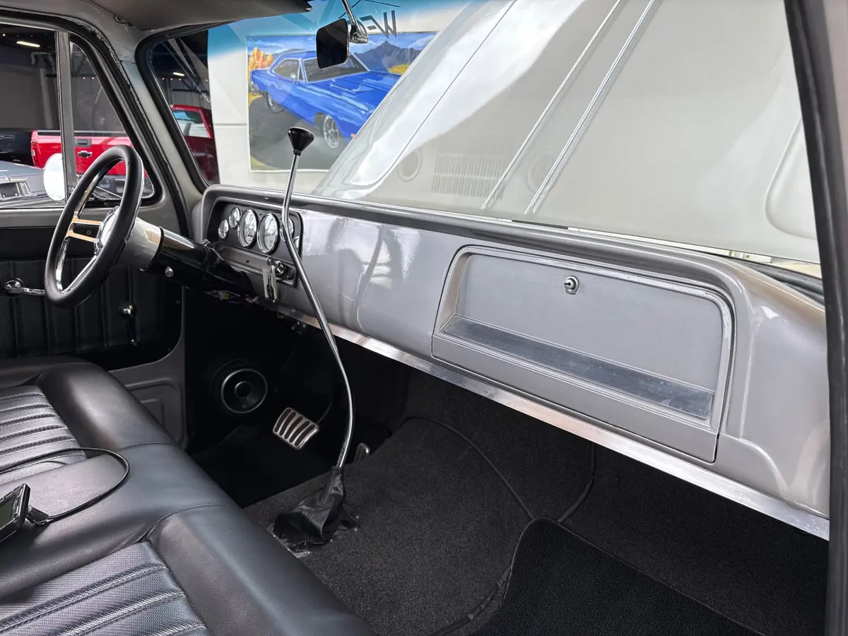Vehicle photo 35