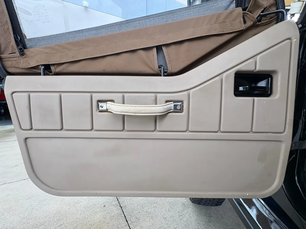 Vehicle photo 31