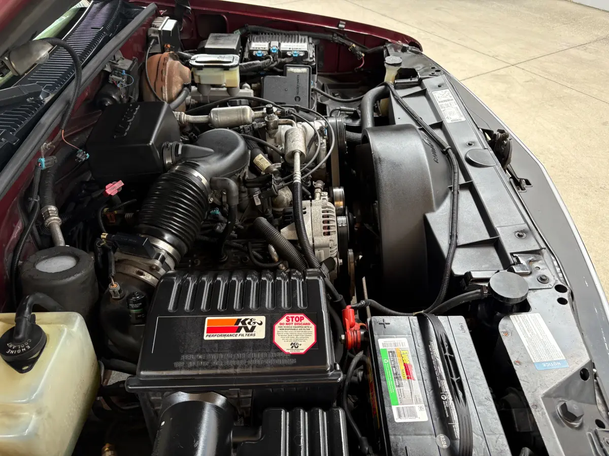 Vehicle photo 26