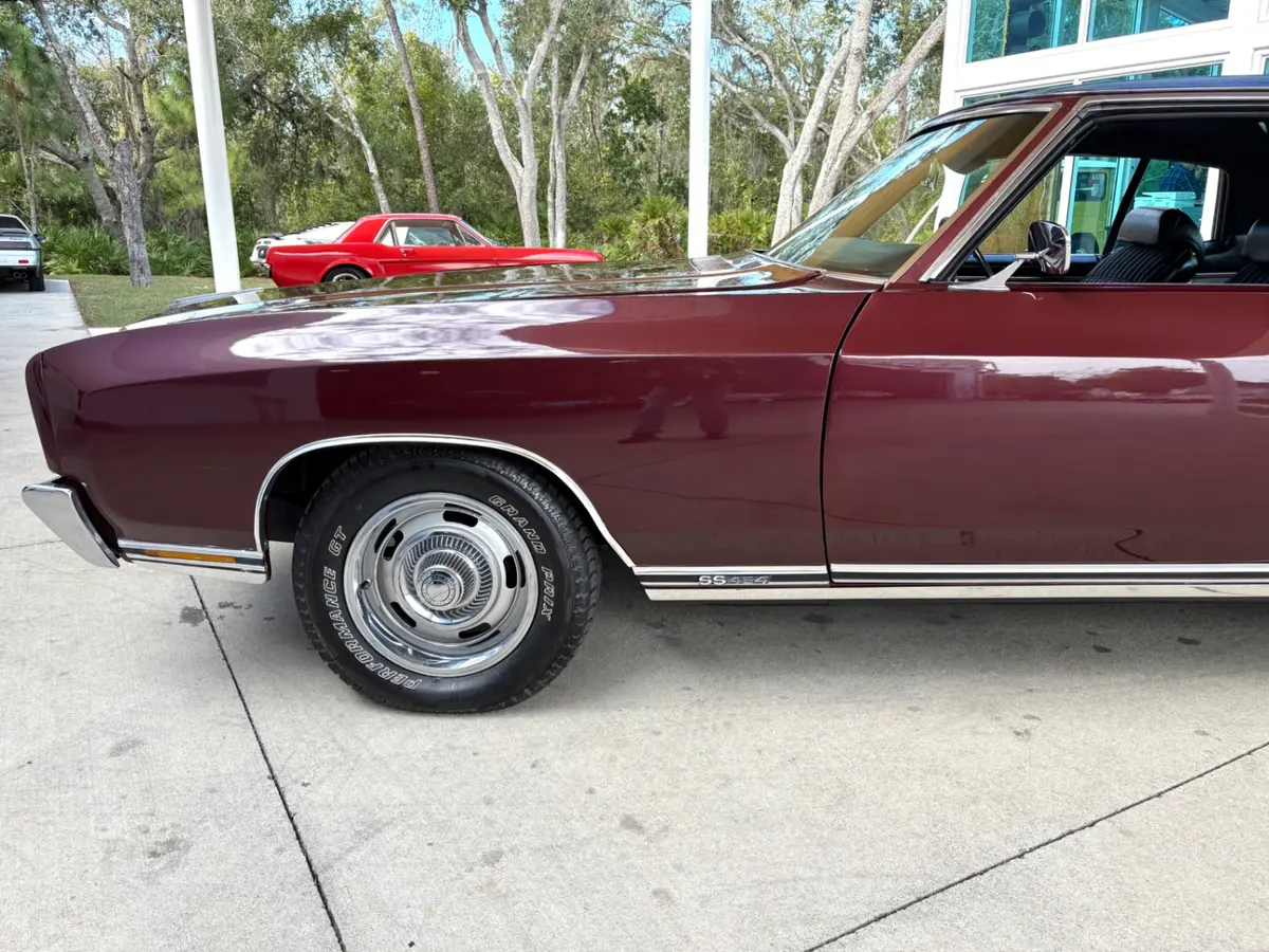 Vehicle photo 31