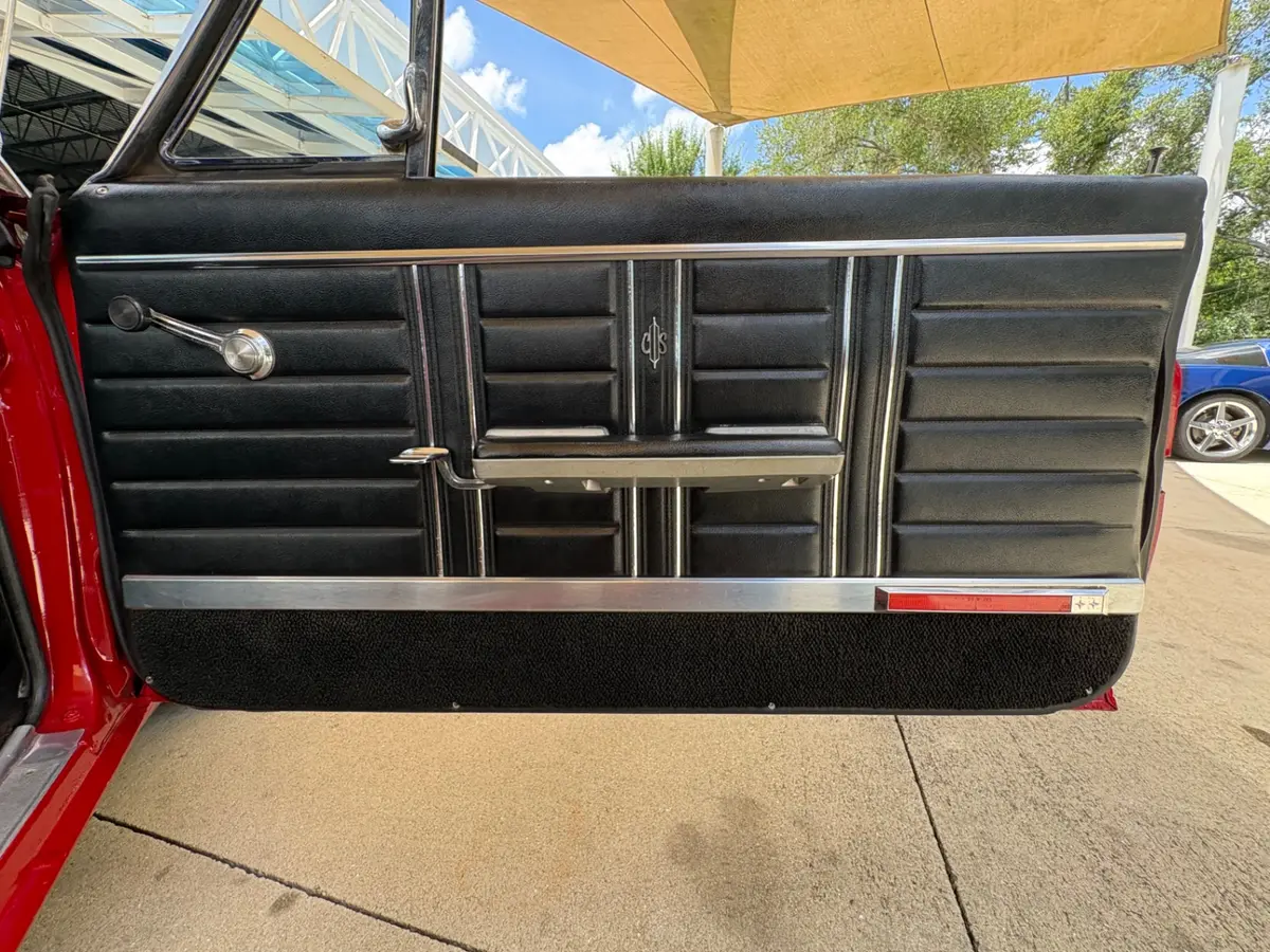 Vehicle photo 43