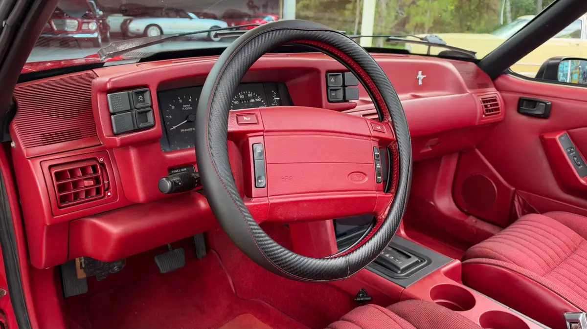 Vehicle photo 37