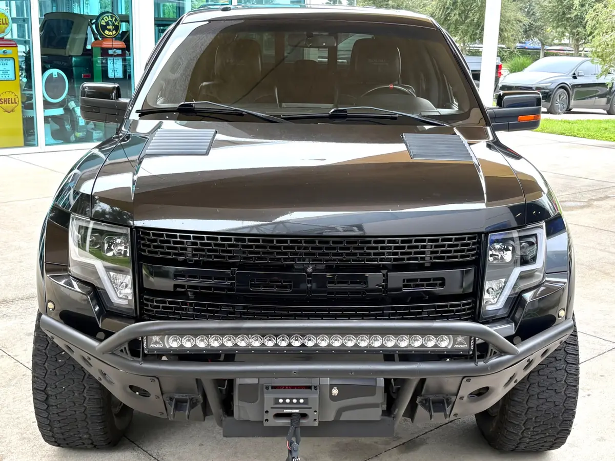 Vehicle photo 3