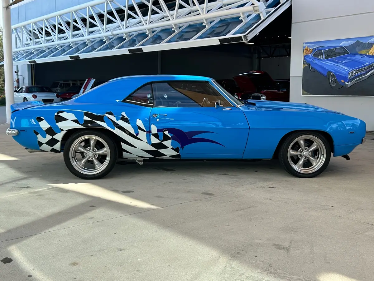 Vehicle photo 4