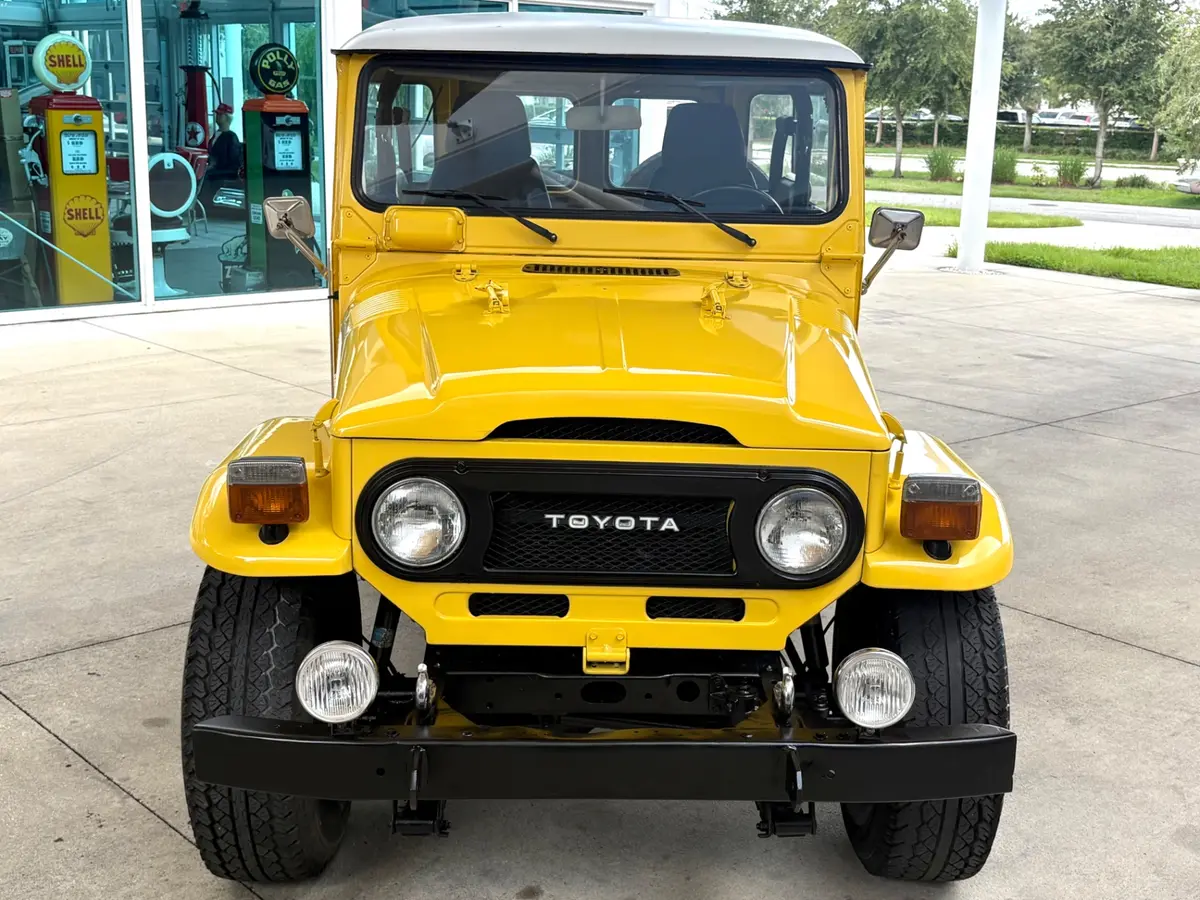 Vehicle photo 3