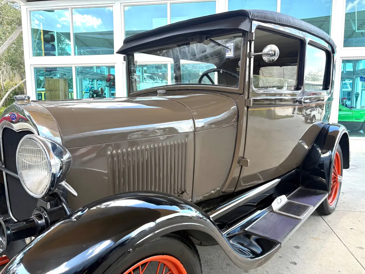 Vehicle photo 12
