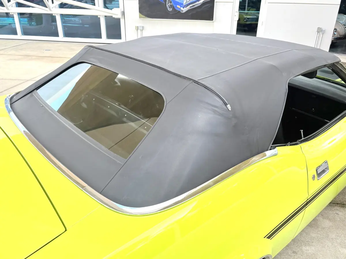 Vehicle photo 26