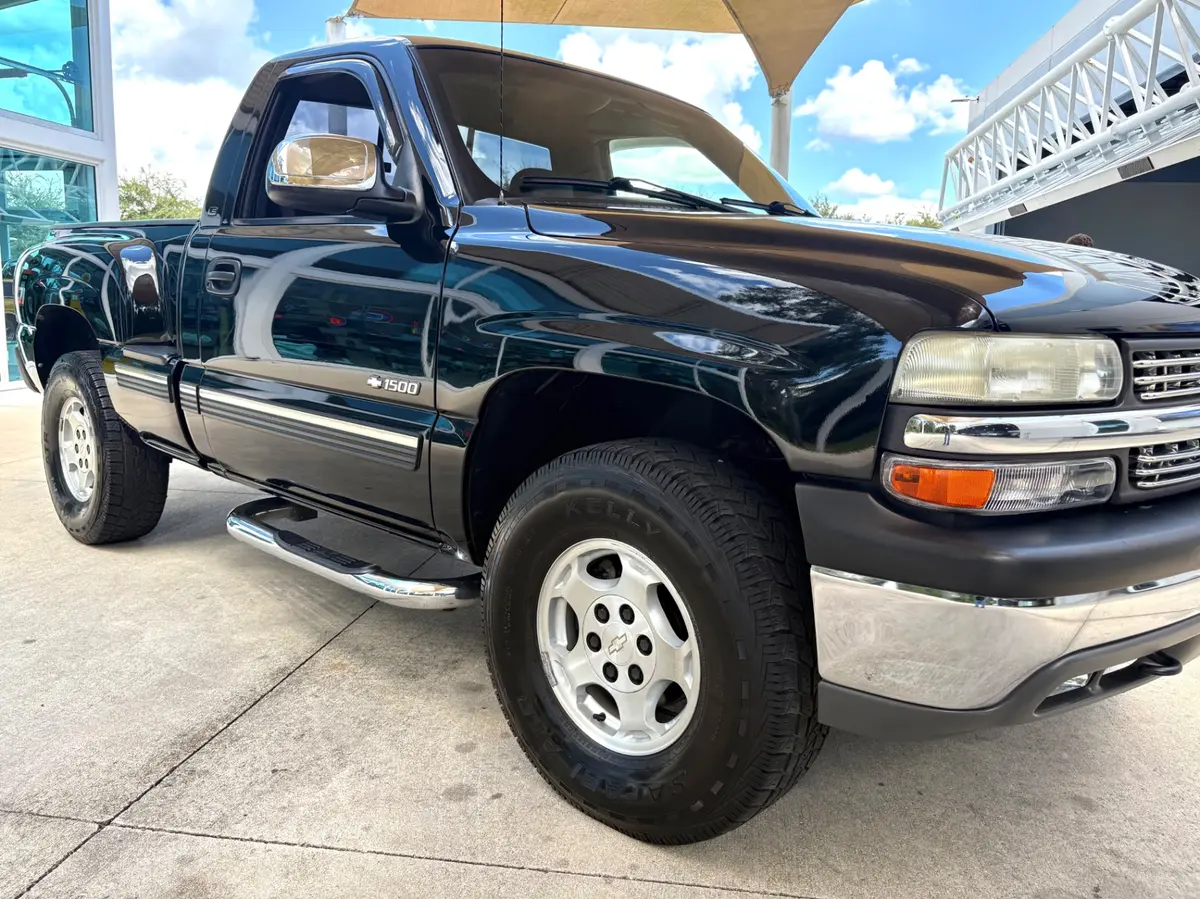 Vehicle photo 18