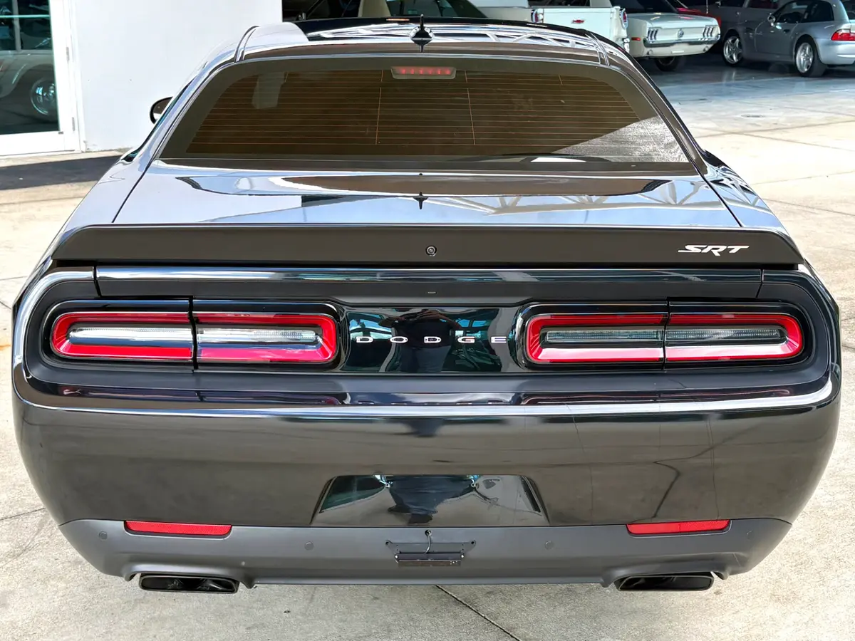 Vehicle photo 8