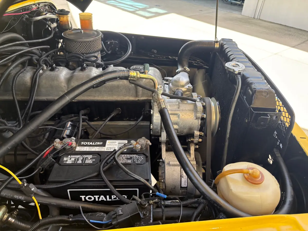 Vehicle photo 25