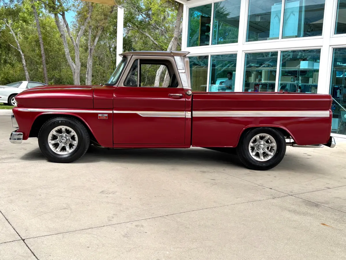 Vehicle photo 10