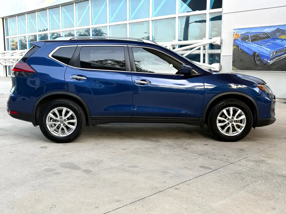 Vehicle photo 5