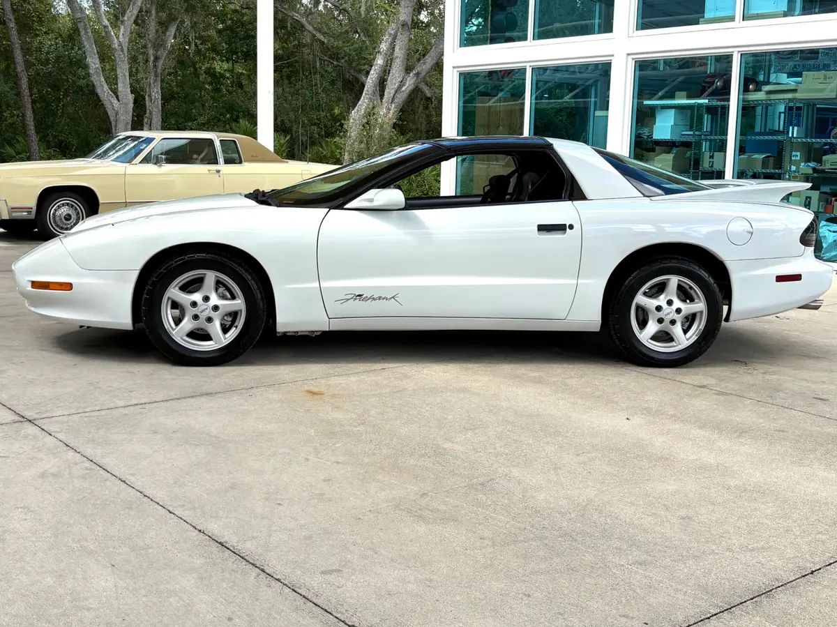 Vehicle photo 10