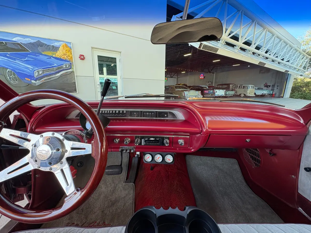 Vehicle photo 37