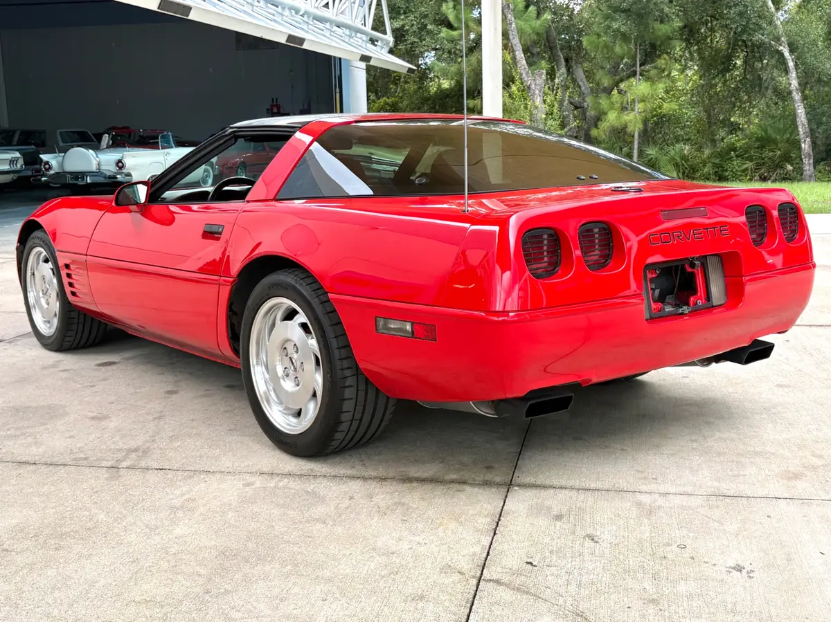 Vehicle photo 10