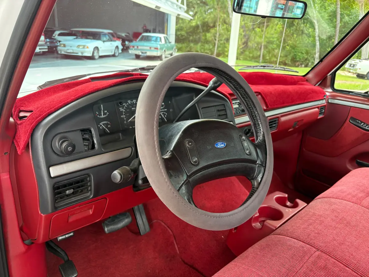 Vehicle photo 31