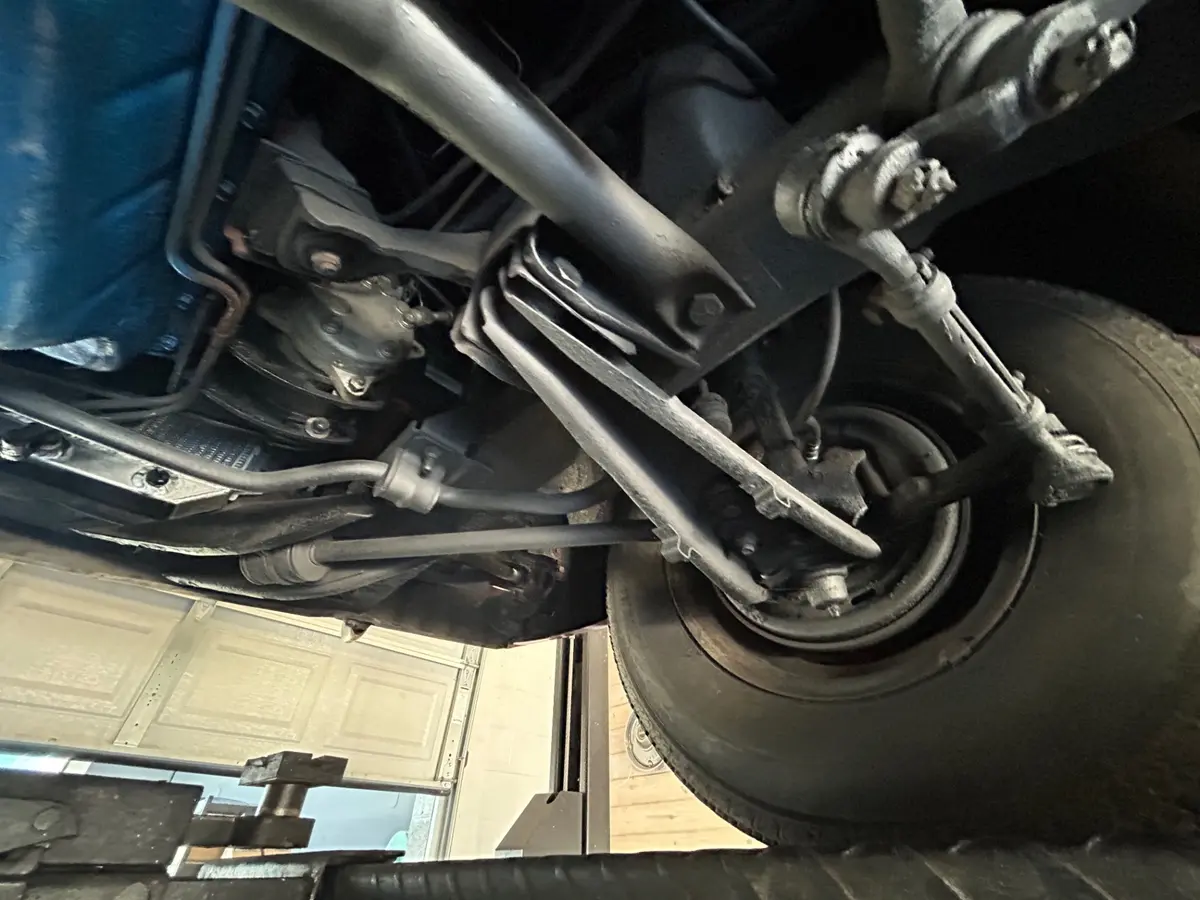 Vehicle photo 32