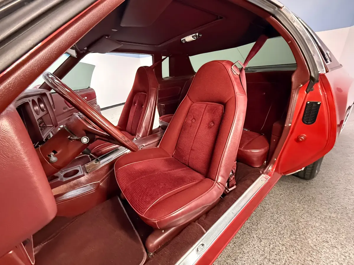 Vehicle photo 32