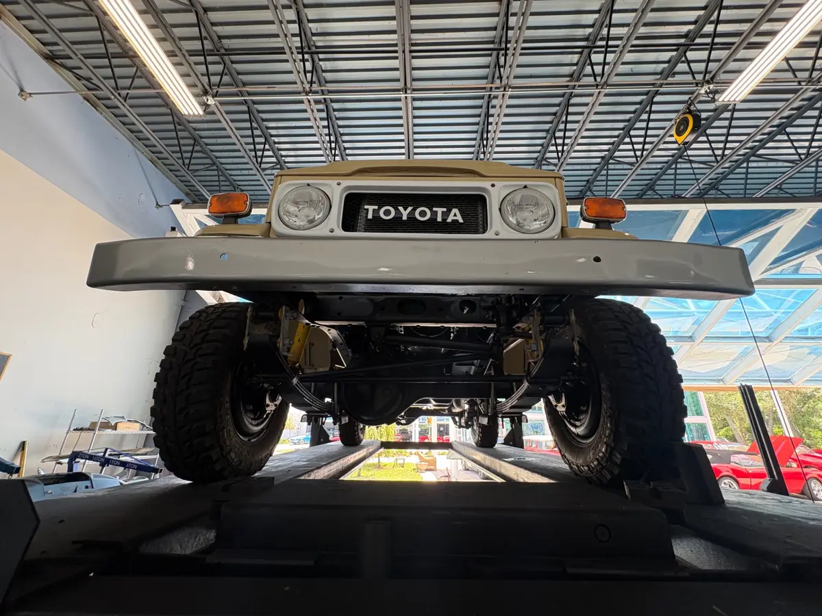 Vehicle photo 52