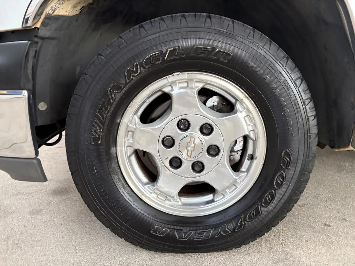 Vehicle photo 21