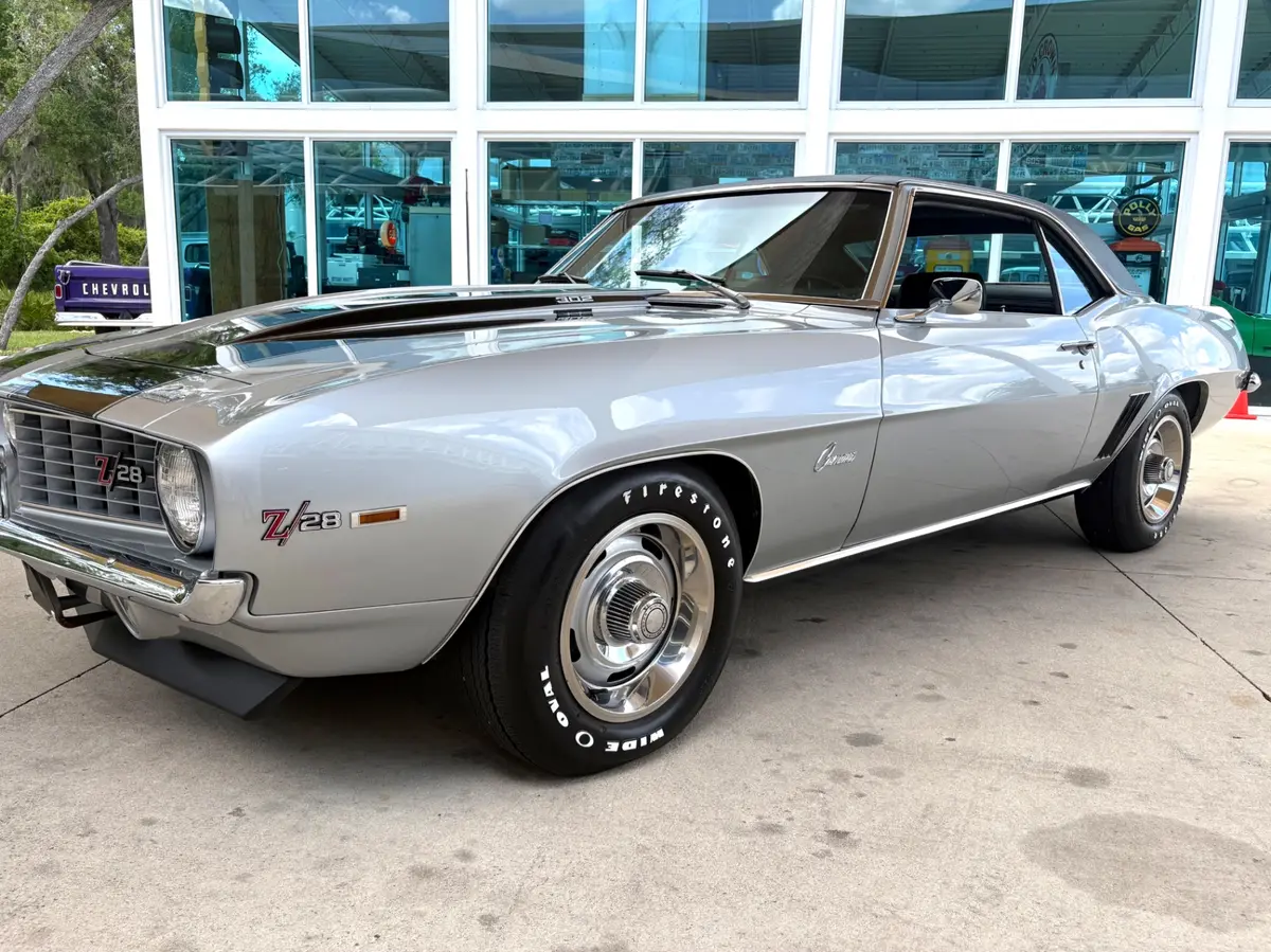 Vehicle photo 12