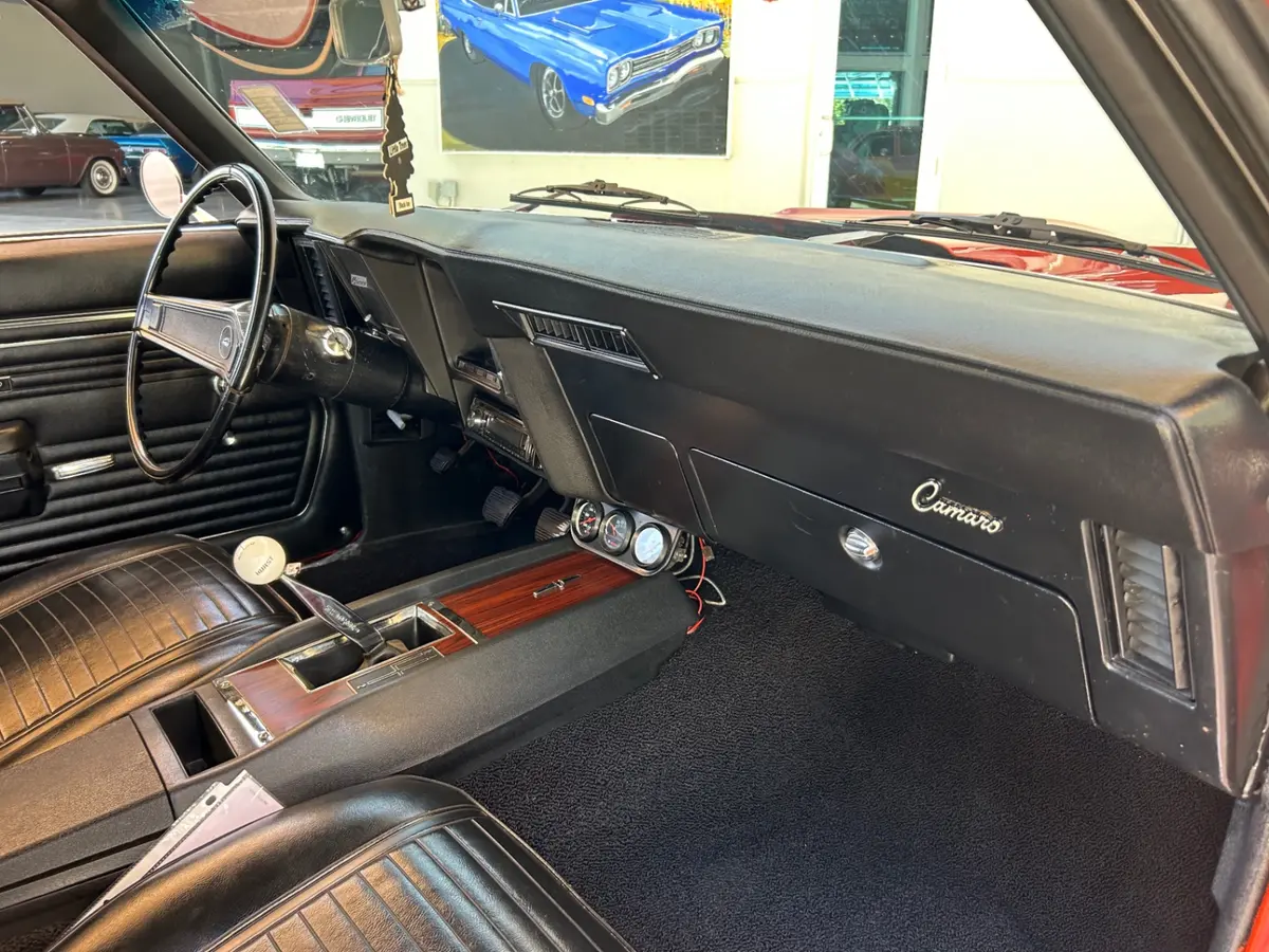 Vehicle photo 37