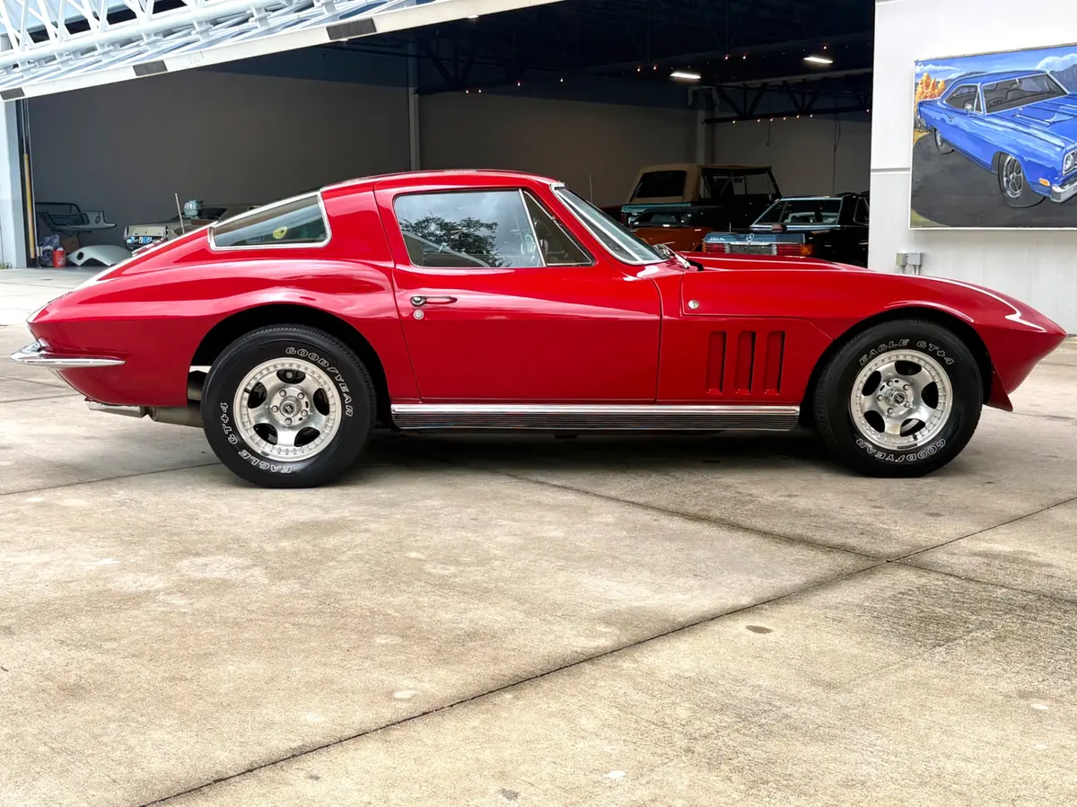 Vehicle photo 5