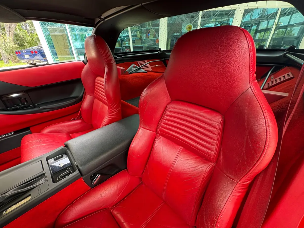 Vehicle photo 31