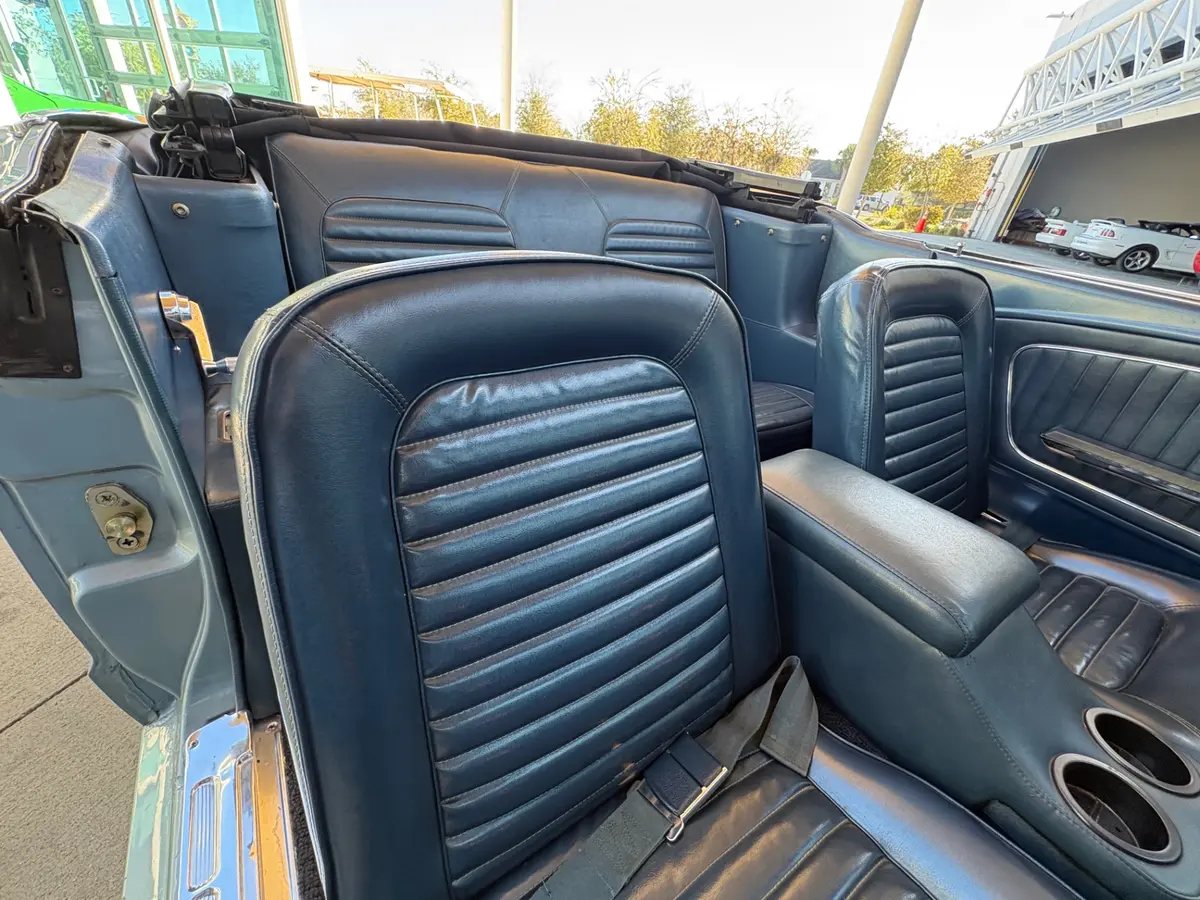 Vehicle photo 45