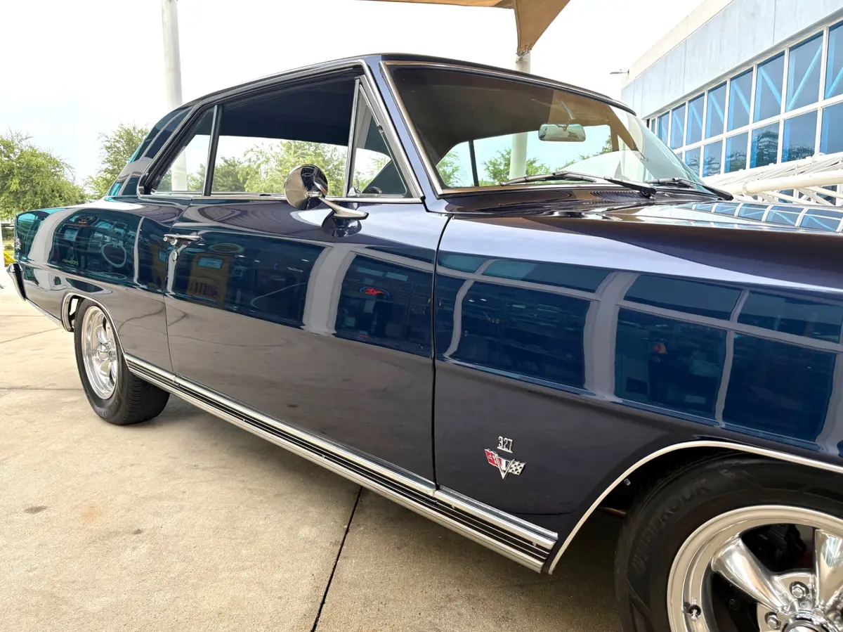 Vehicle photo 18