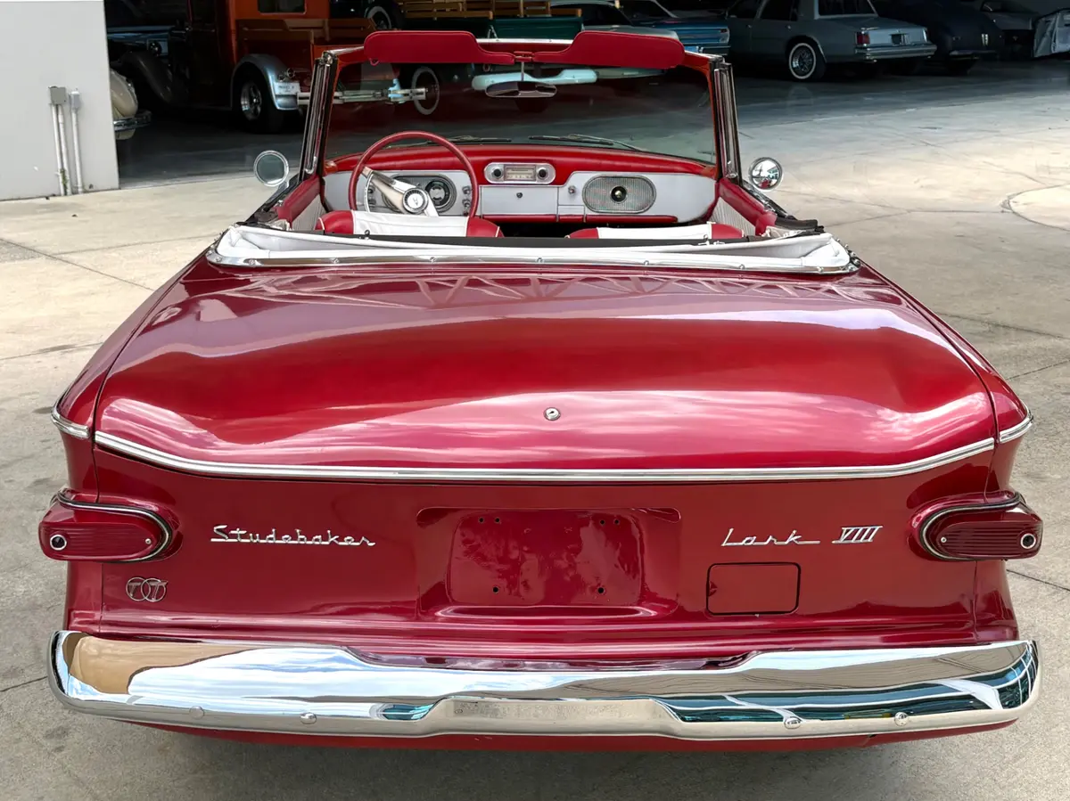 Vehicle photo 8