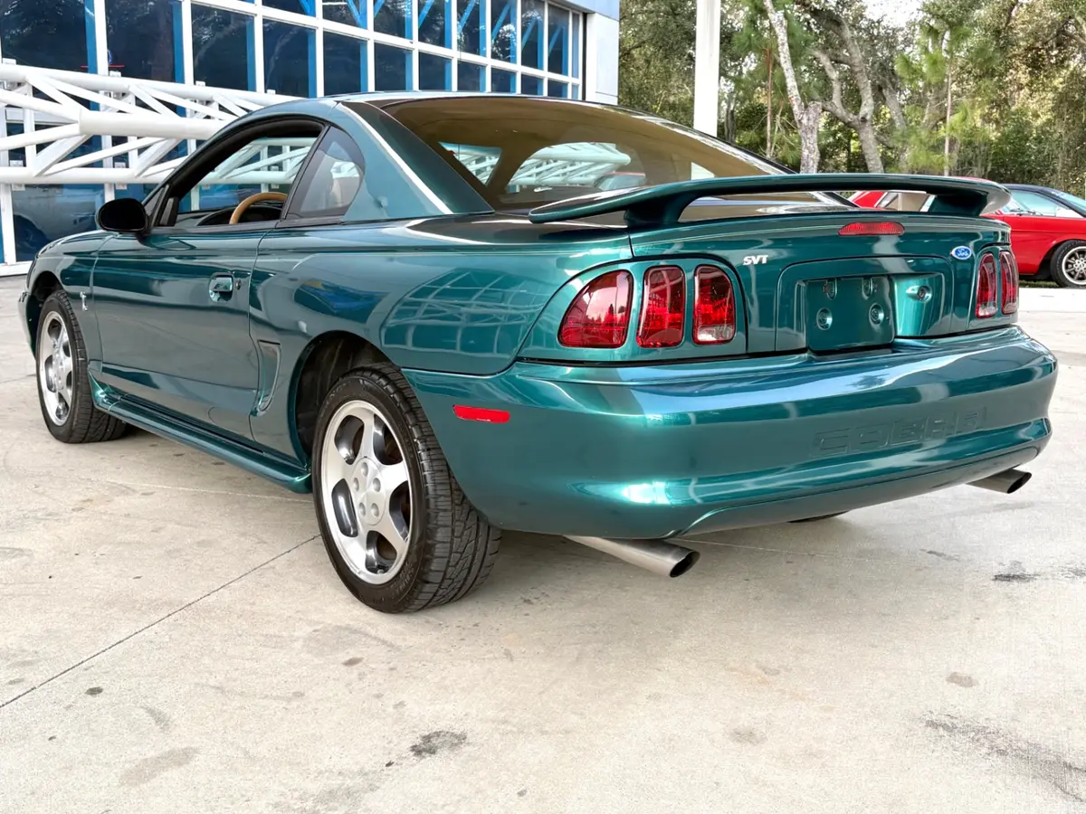 Vehicle photo 10