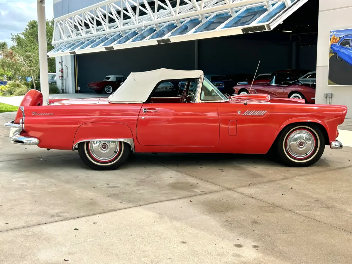 Vehicle photo 18
