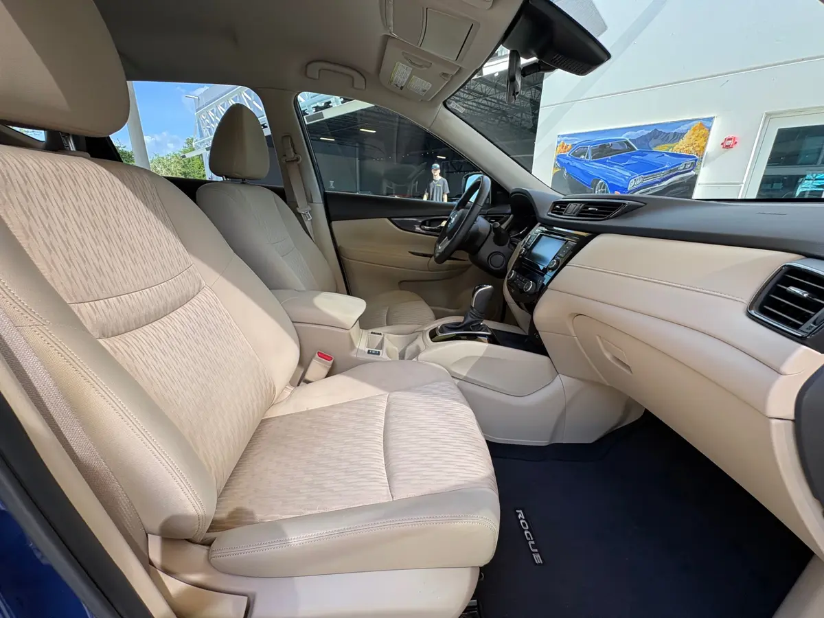 Vehicle photo 44