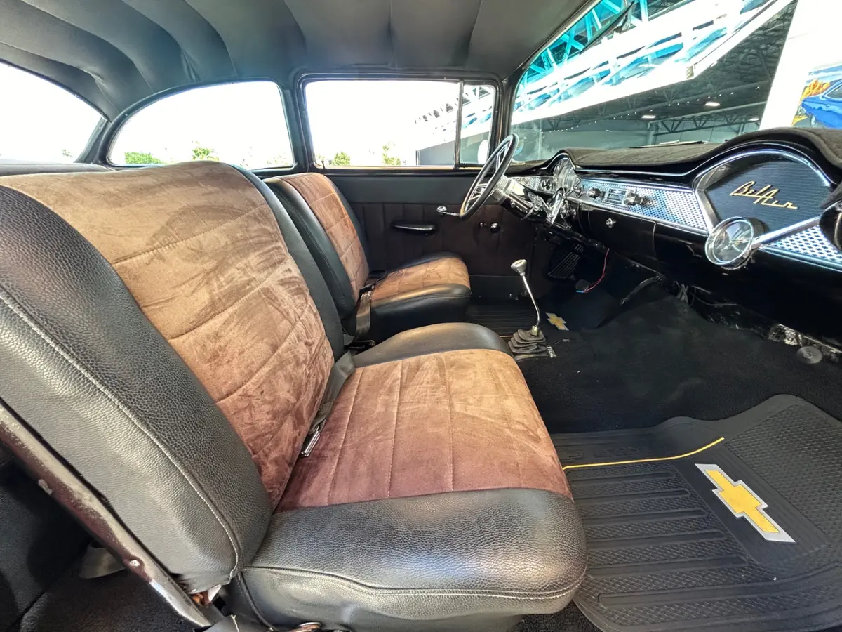Vehicle photo 24