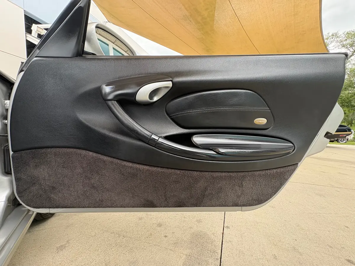 Vehicle photo 35