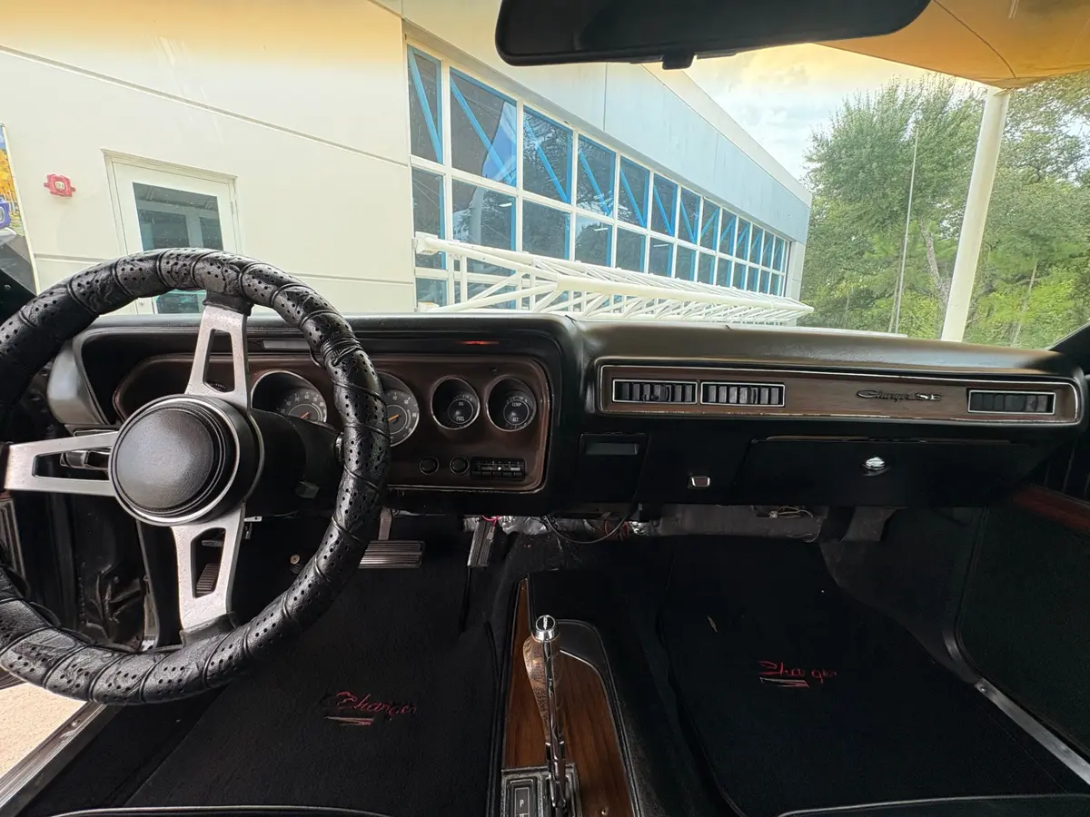 Vehicle photo 34