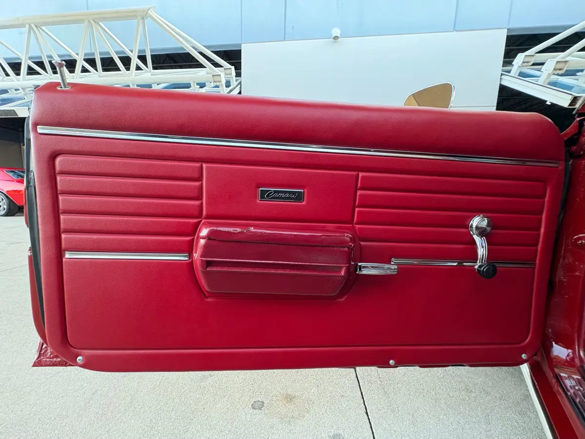 Vehicle photo 30