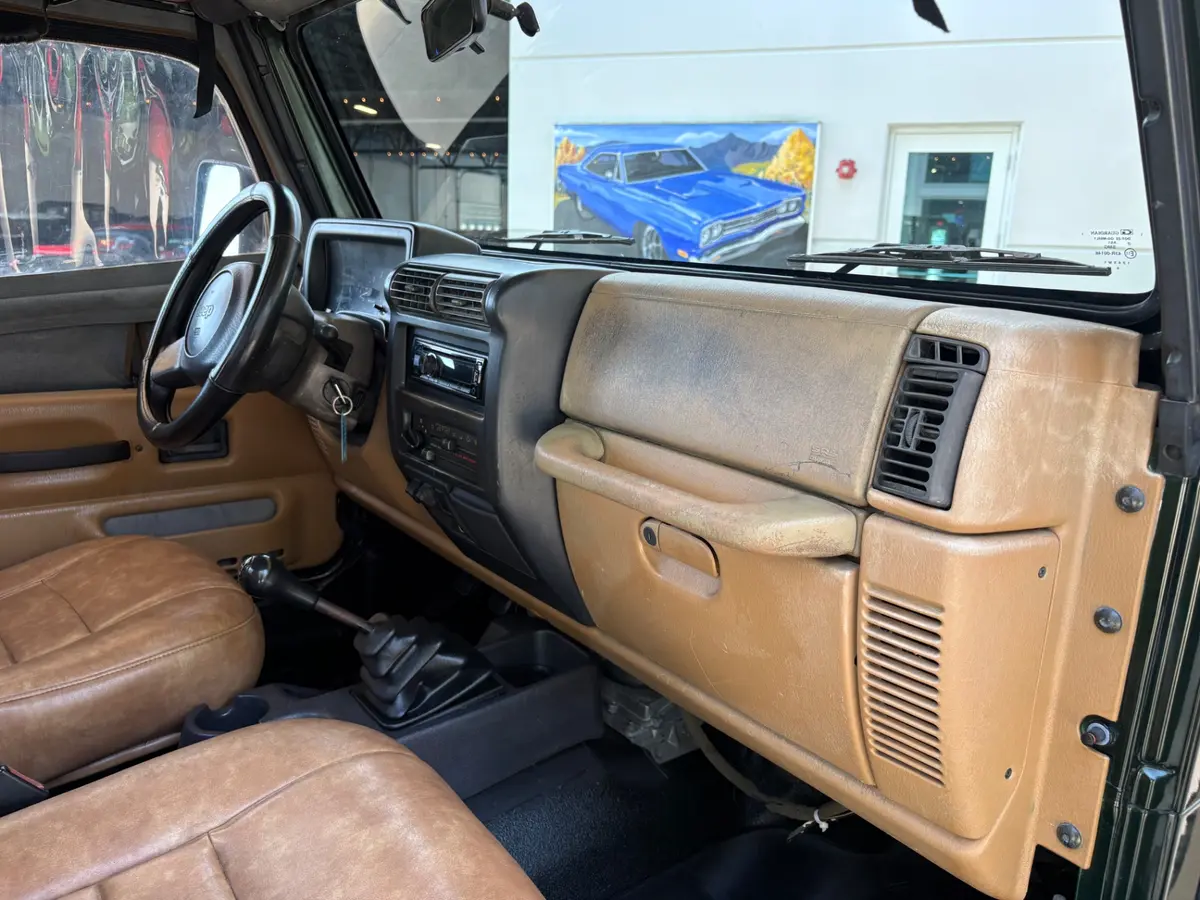 Vehicle photo 38