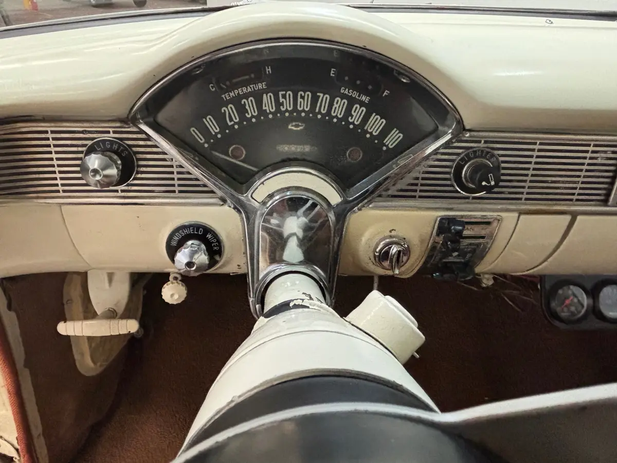 Vehicle photo 23