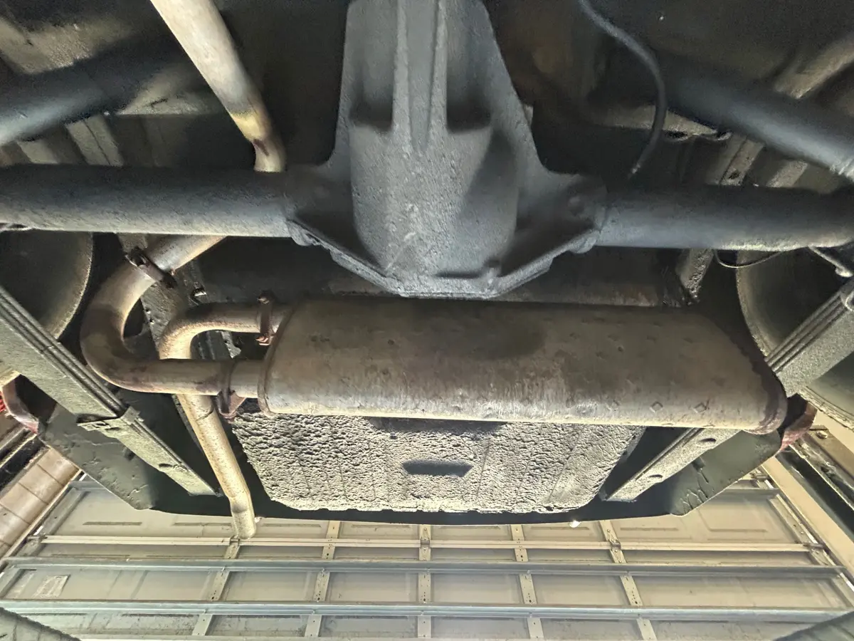 Vehicle photo 37