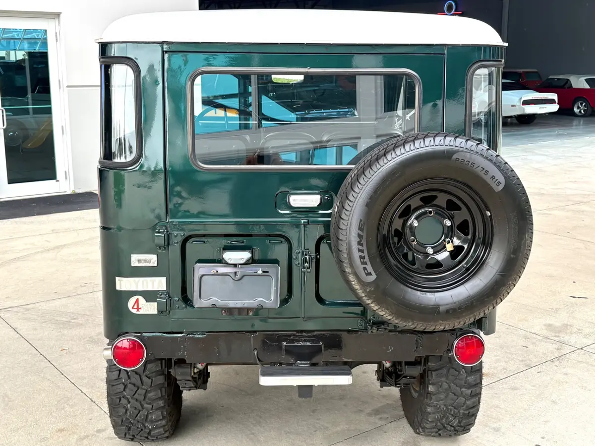 Vehicle photo 8