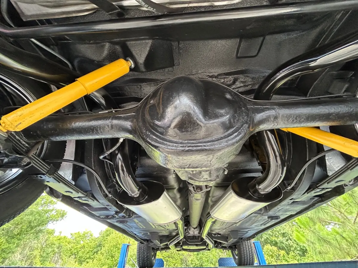 Vehicle photo 37