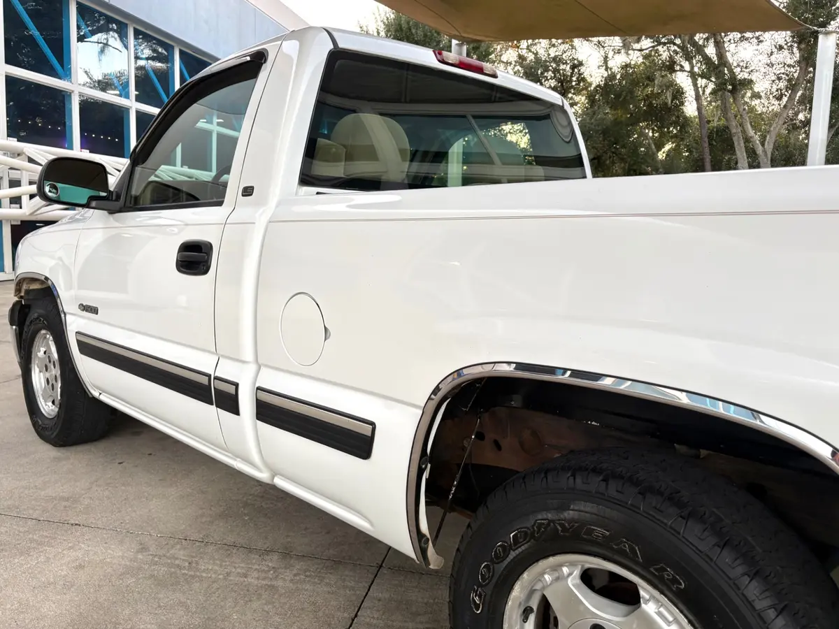 Vehicle photo 14