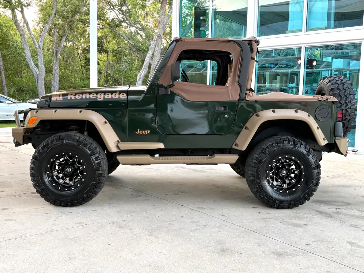 Vehicle photo 9