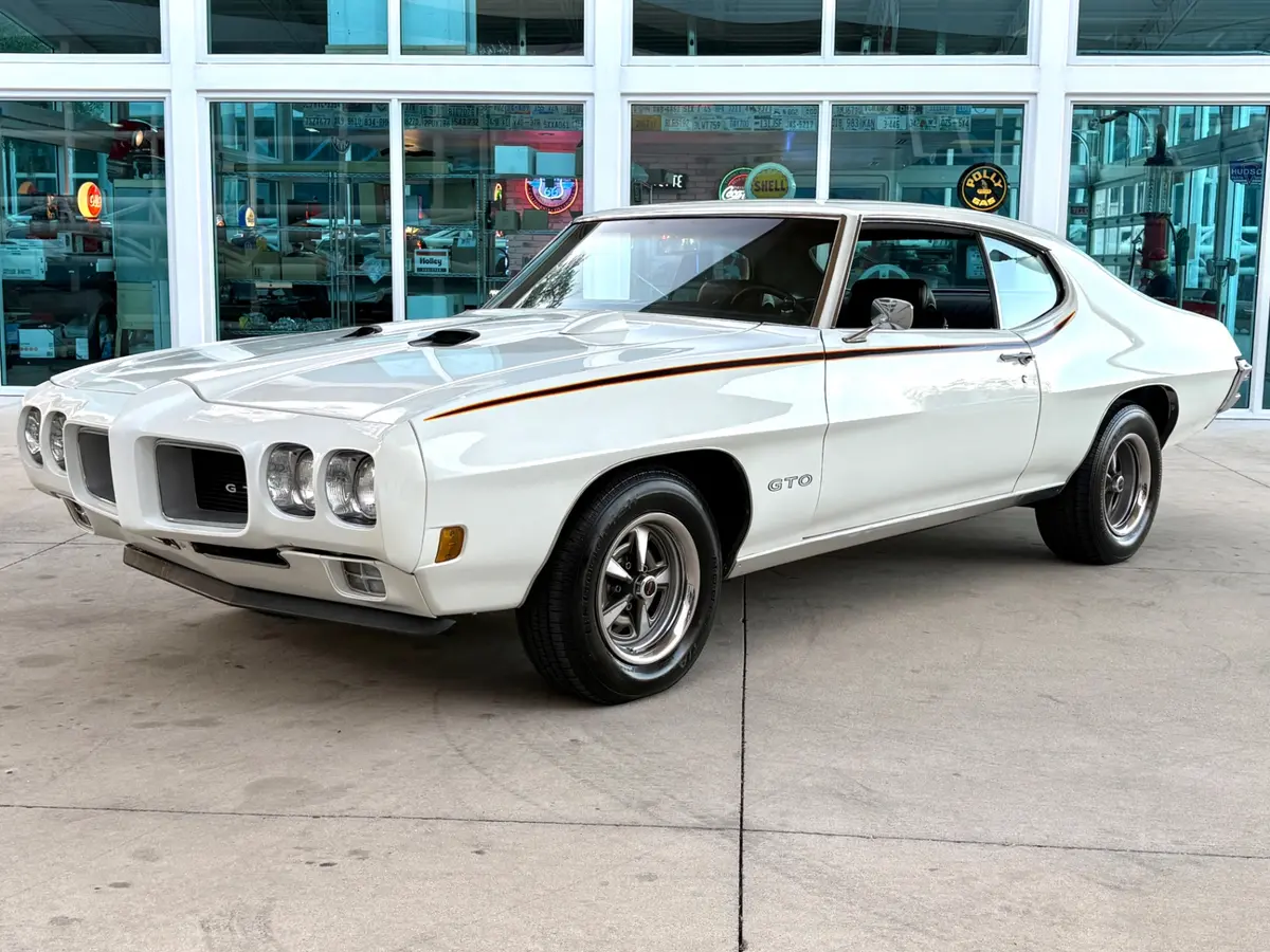 Vehicle photo 11