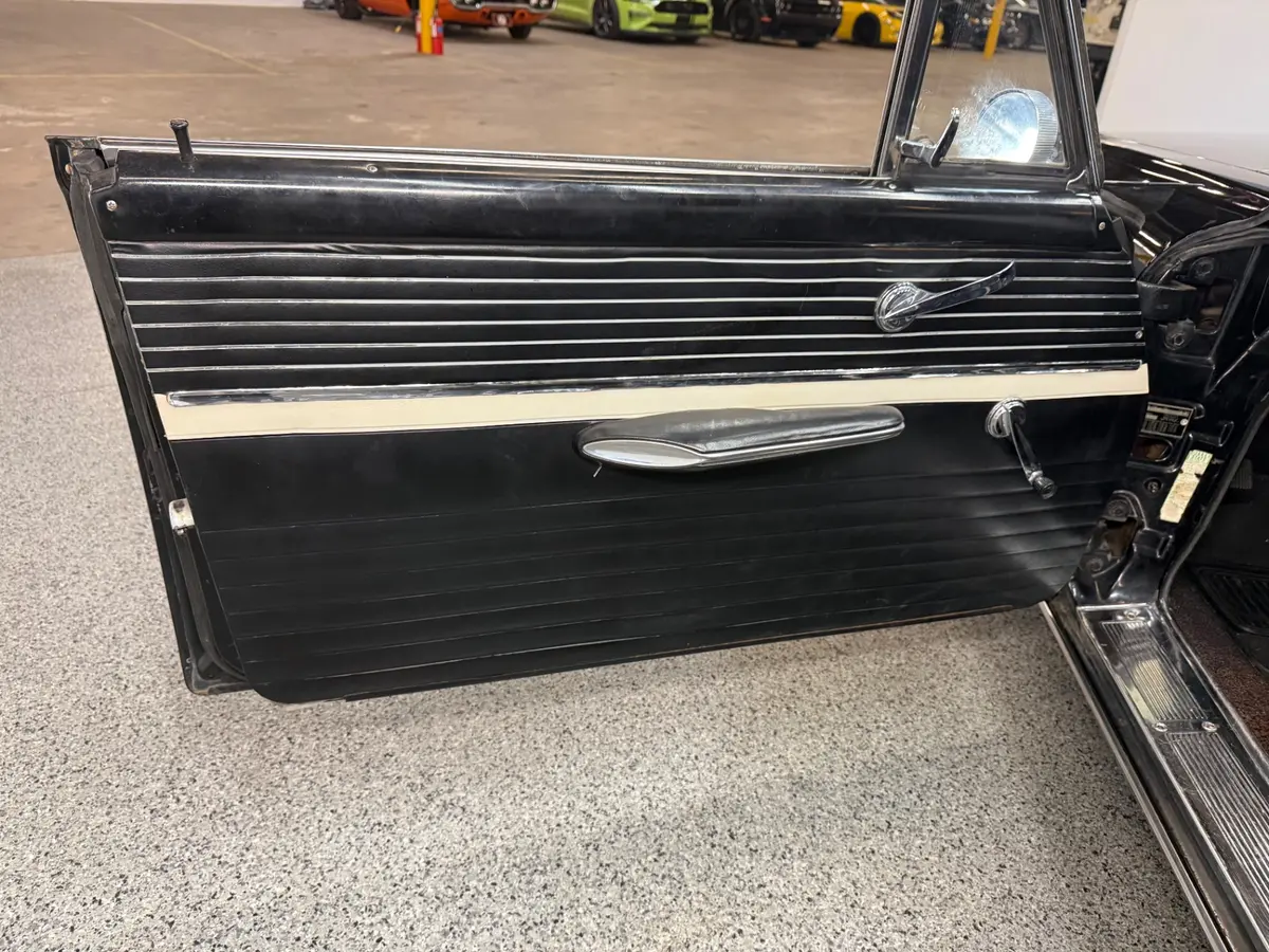 Vehicle photo 16